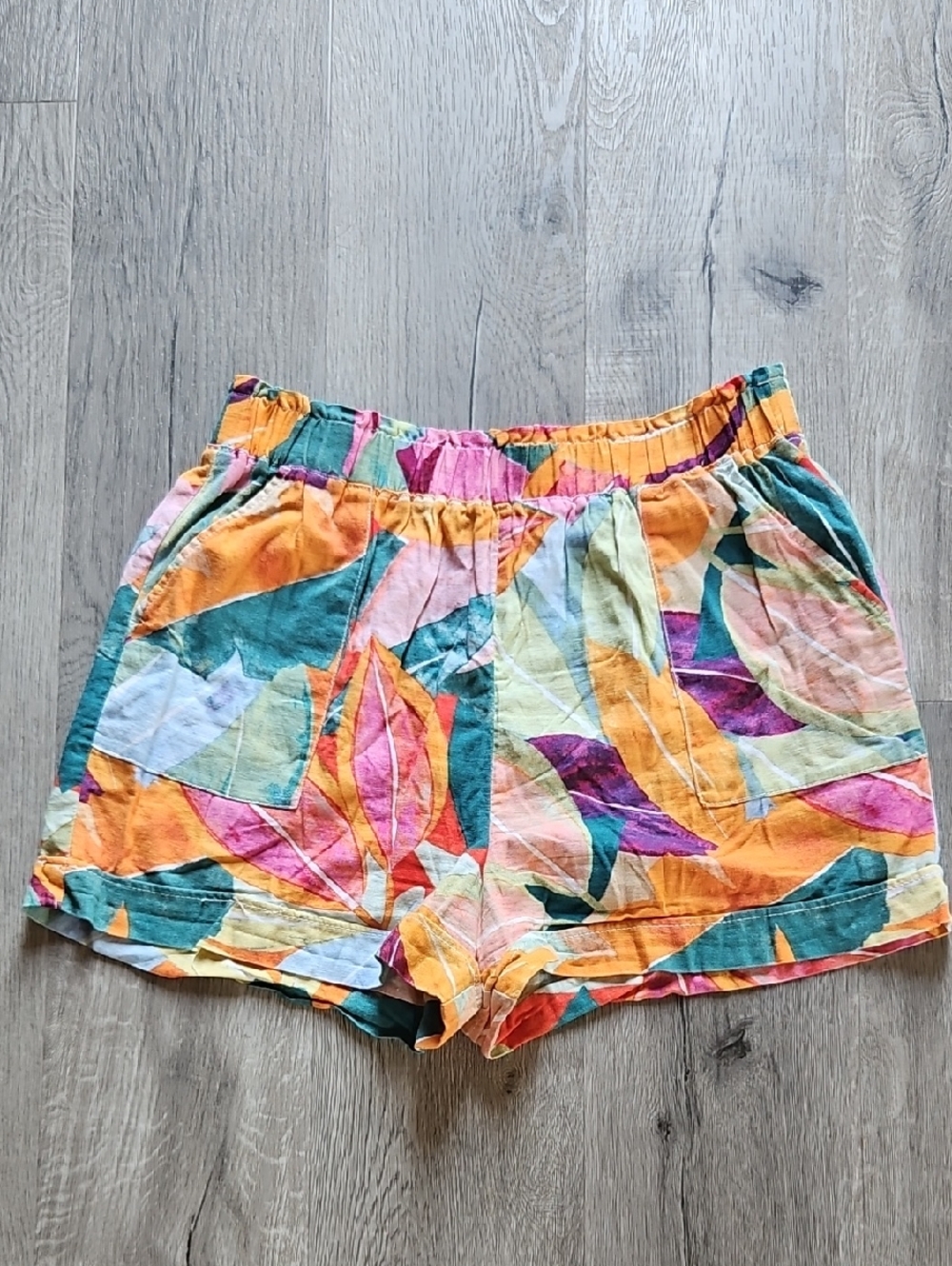 Time & Tru Leaf-Print  Shorts